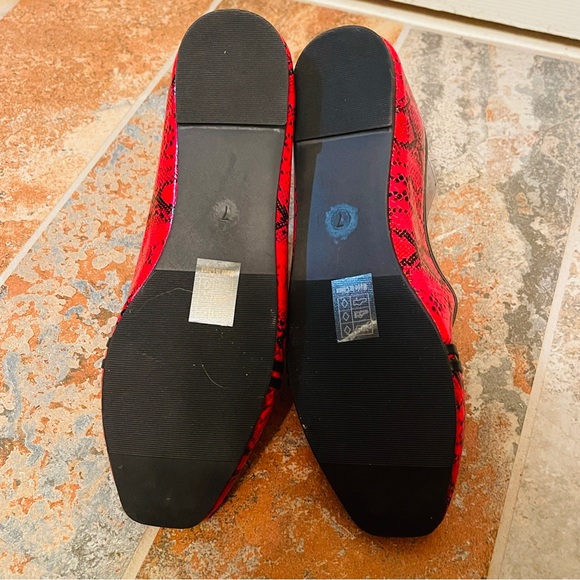 🐦‍🔥NWOB Frisky Kalita Rose Snake Print Red/Black Loafers/Flats! - Picture 8 of 15